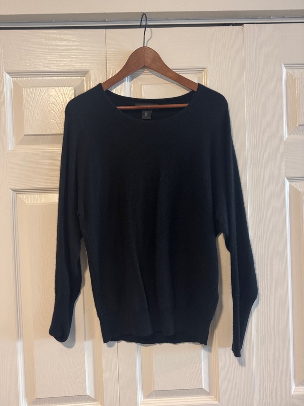 Tahari cashmere black sweater medium